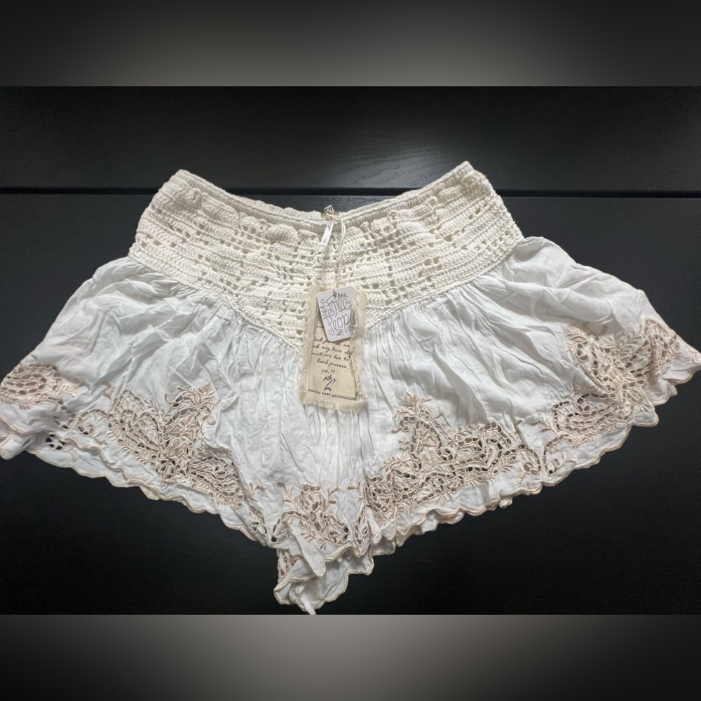 FREE THE PEOPLE White & Brown Lace Knit Short Sz L